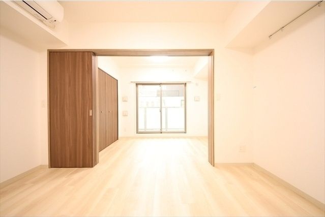 居室・リビング　☆明るい洋室☆