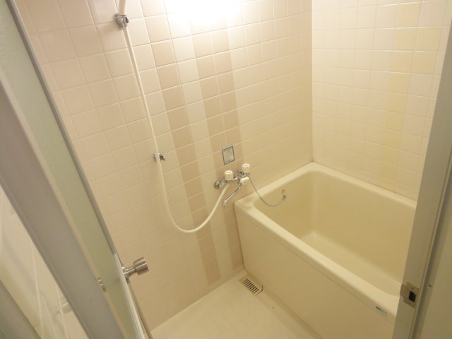 バス・シャワールーム　同物件別号室です。