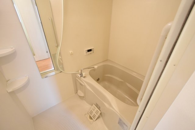 バス・シャワールーム　バストイレセパレートタイプの浴室です♪