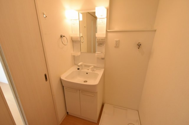 洗面設備　洗面所内に洗濯機置き場あり！