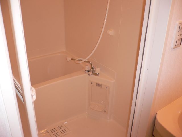 バス・シャワールーム　バスルームです。