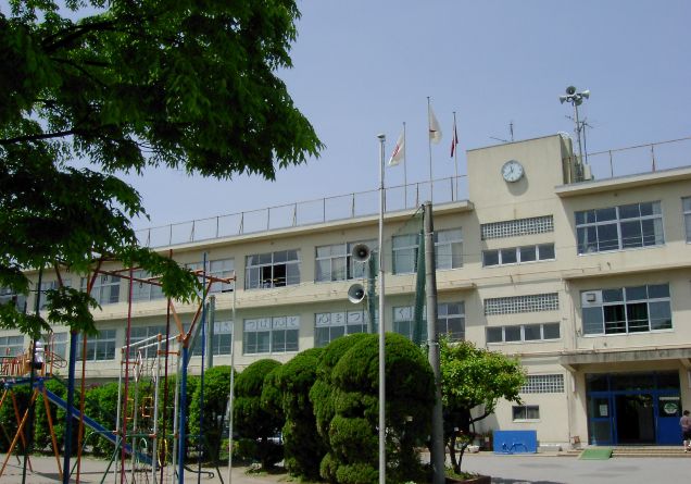 小学校　蕨市西小学校（小学校）まで916m