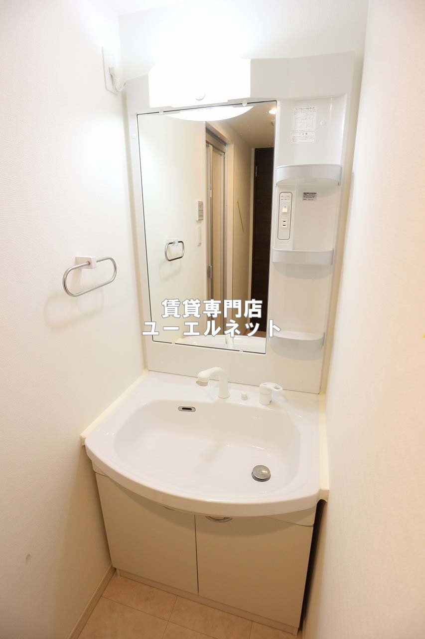 洗面設備　清潔感ある独立洗面台で毎日気持ちよく♪