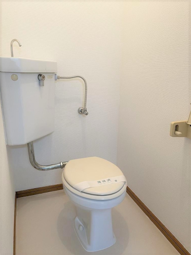 トイレ　落ち着いた色調のトイレです