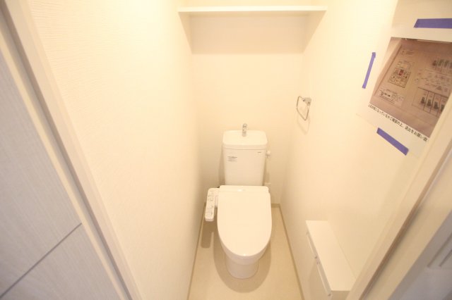 トイレ　温水洗浄便座付き