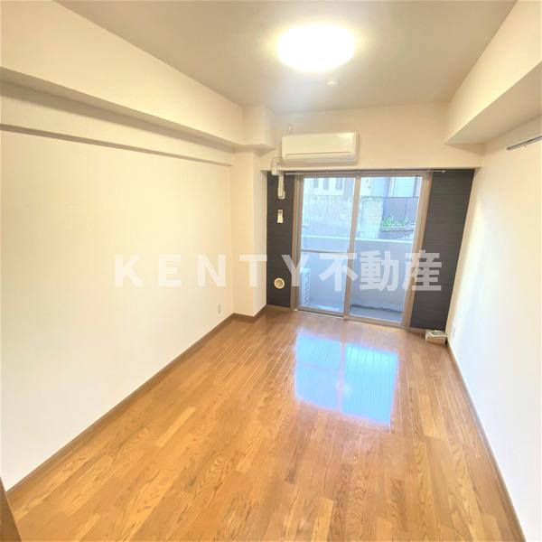 居室・リビング　こちらのリビングで趣味の時間をお楽しみください