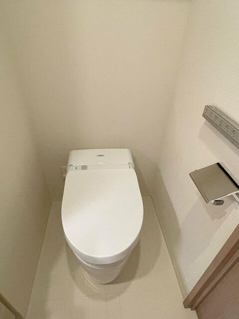 トイレ　※写真は同タイプ住戸です。