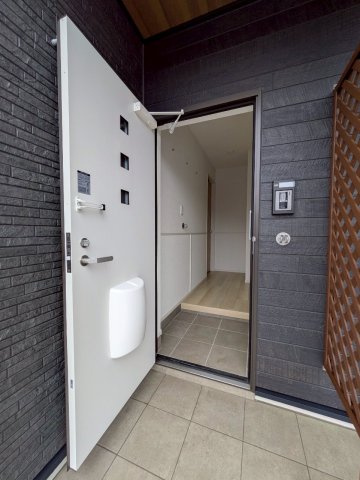 玄関　※同タイプの写真となります。