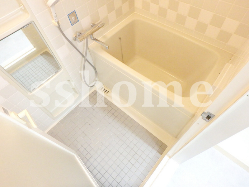 バス・シャワールーム　清潔感のある浴室