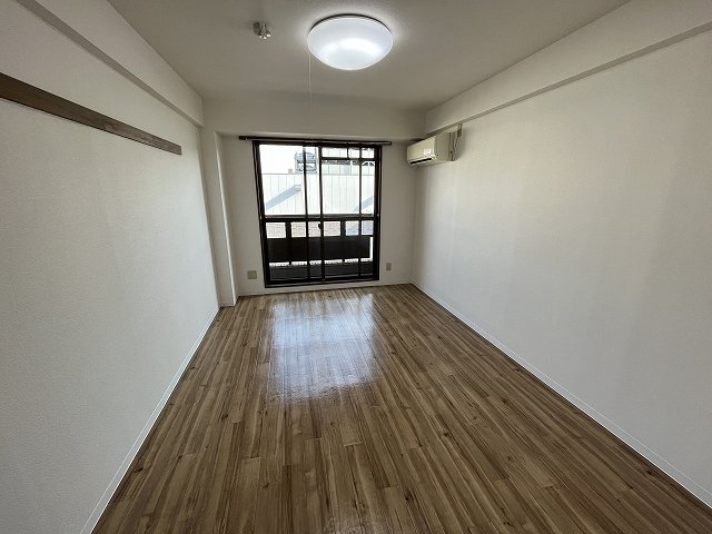 居室・リビング　こちらのリビングで趣味の時間をお楽しみください