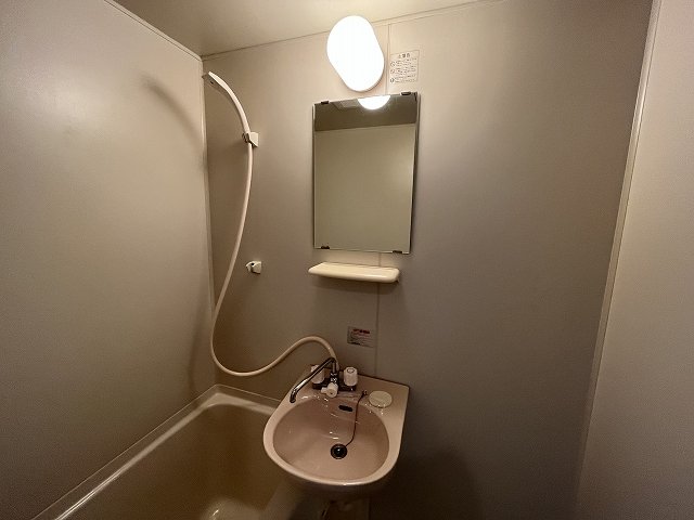 洗面設備　脱衣スペースもあります