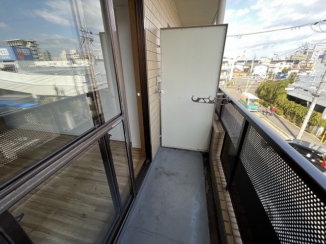 バルコニー　バルコニーからの眺めを楽しみながら食事をしませんか