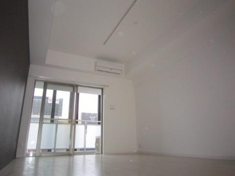 居室・リビング　室内