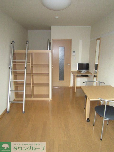 居室・リビング　窓側から撮影