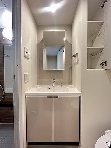 洗面設備　※写真は類似間取り別部屋。色味等異なる場合があります。