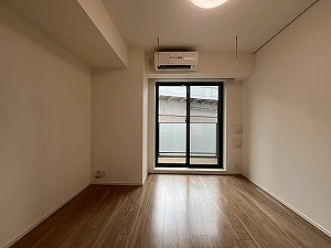 居室・リビング　※写真は類似間取り別部屋。色味等異なる場合があります。