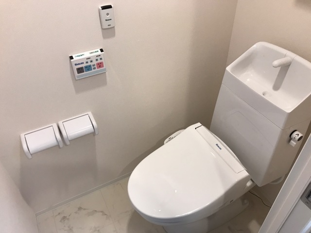 トイレ　温水洗浄便座付きトイレ