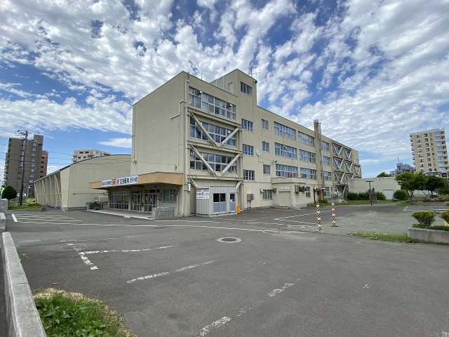 小学校　札幌市立豊平小学校（小学校）まで161m