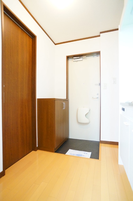 玄関　下駄箱付なので、玄関はいつでもスッキリ片付きますね☆