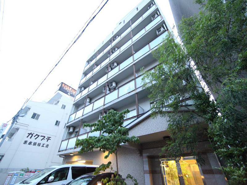 建物外観　外観　防犯カメラ付　オートロック　宅配ＢＯＸ　外壁タイル張り