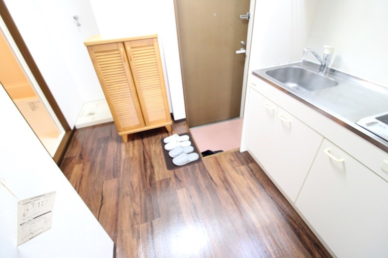 玄関　※別部屋参考写真