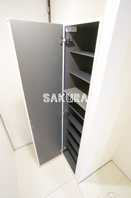 玄関　収納豊富なシューズボックスです♪