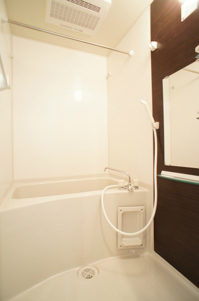 バス・シャワールーム　浴室乾燥機付きです。