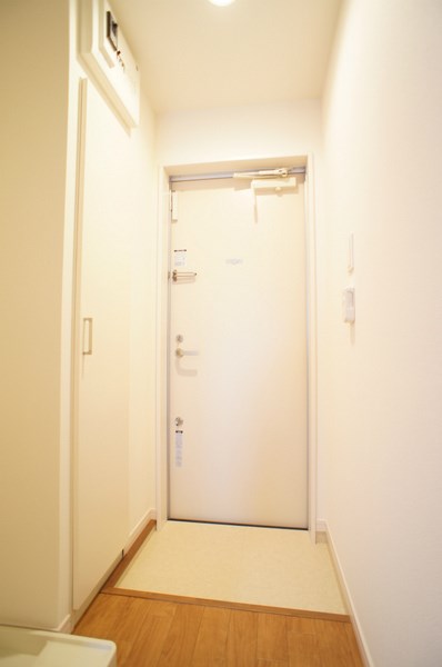玄関　トールサイズの下駄箱付の玄関です。