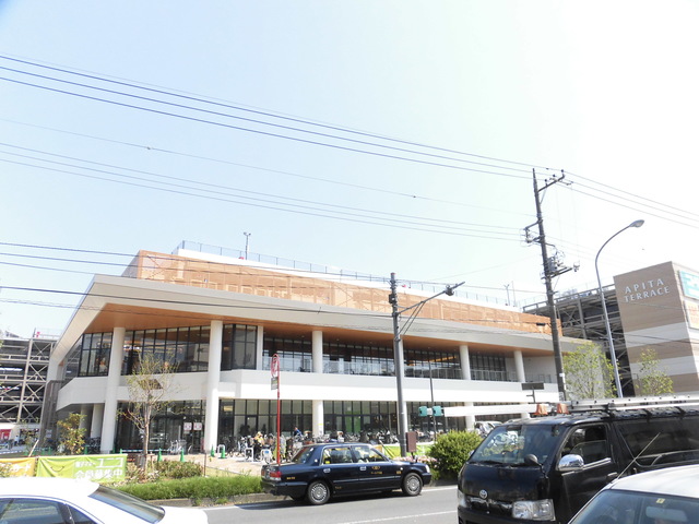 ショッピングセンター　アピタテラス横浜綱島（ショッピングセンター）まで528m