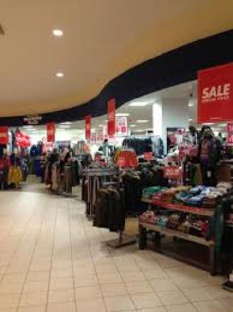 ショッピングセンター　マックハウススーパーストアフューチャーイオン尼崎店（ショッピングセンター）まで875m