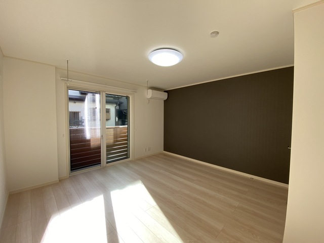 居室・リビング　広々スペースで配置楽々