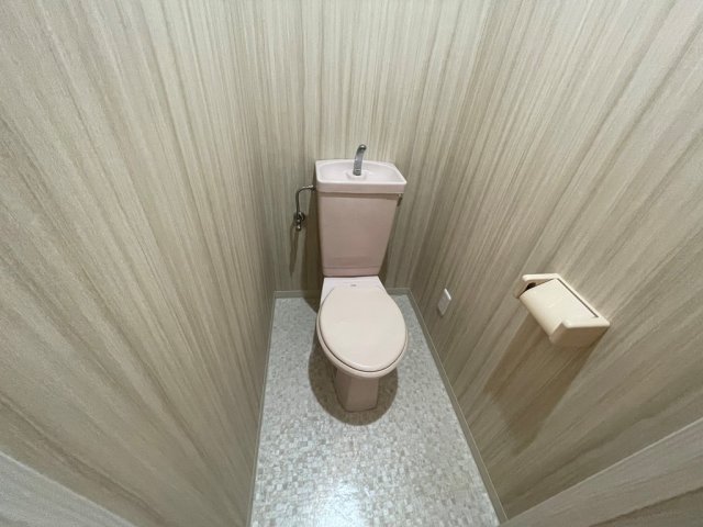 トイレ　シンプルで掃除のしやすいトイレです♪