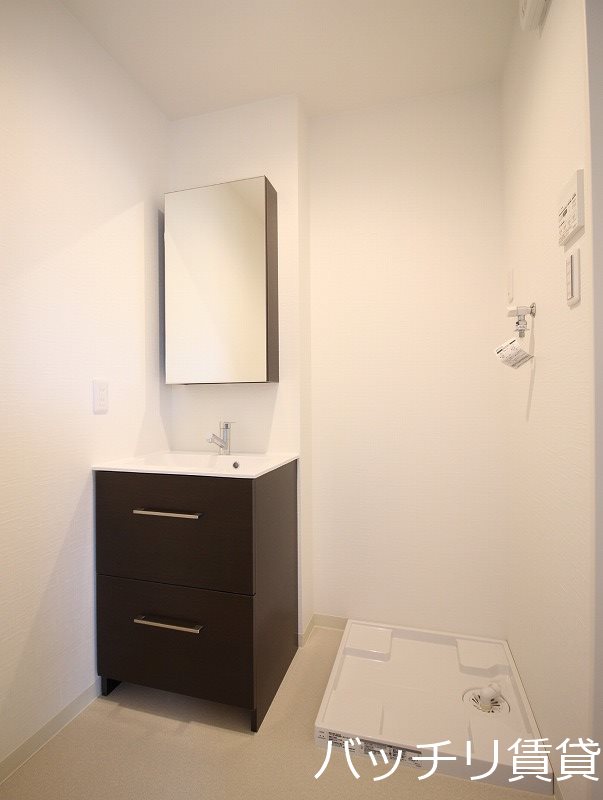 洗面設備　同型イメージの為、現状を優先致します。