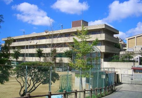 中学校　吹田市立南千里中学校（中学校）まで450m