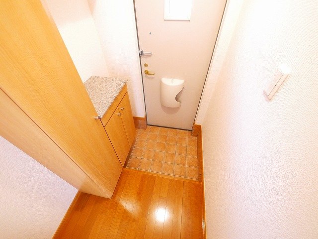 玄関　シューズボックスで靴が整頓できます