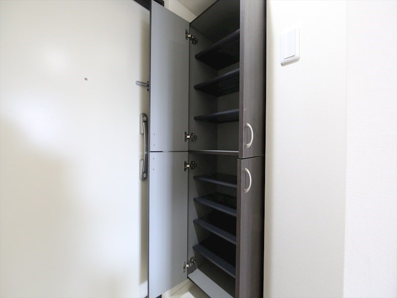 玄関　玄関　シューズボックス付（収納充実してます）