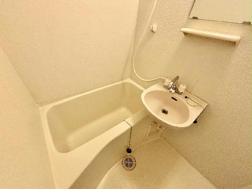 バス・シャワールーム　設備・仕様は号室により異なる為、現況を優先いたします。