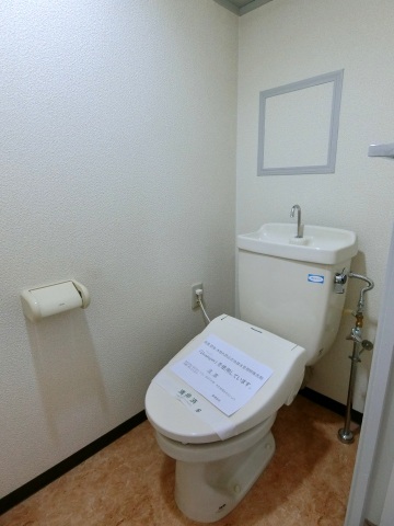 トイレ　温水洗浄暖房便座付き