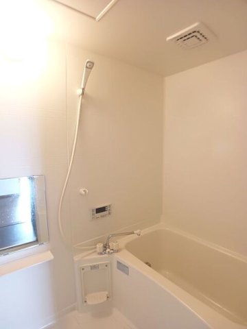 バス・シャワールーム　落ち着いた空間のお風呂です