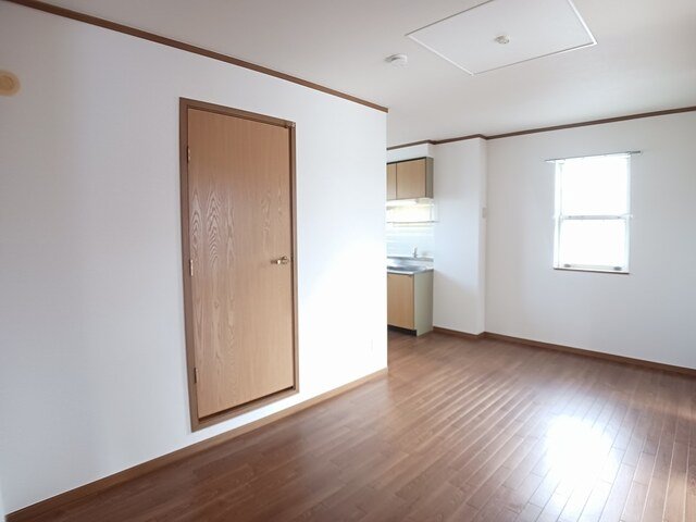 居室・リビング　こちらの居間で趣味の時間をお楽しみください