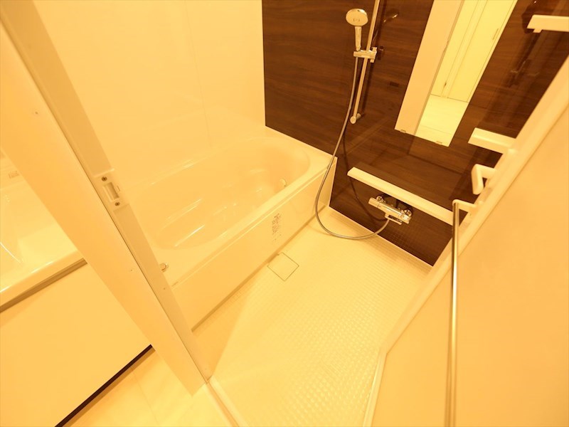 バス・シャワールーム　浴室暖房乾燥機付　追い焚き・オートバス機能付お風呂