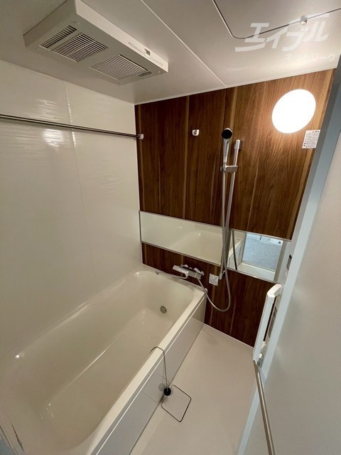 バス・シャワールーム　おしゃれなお風呂です。