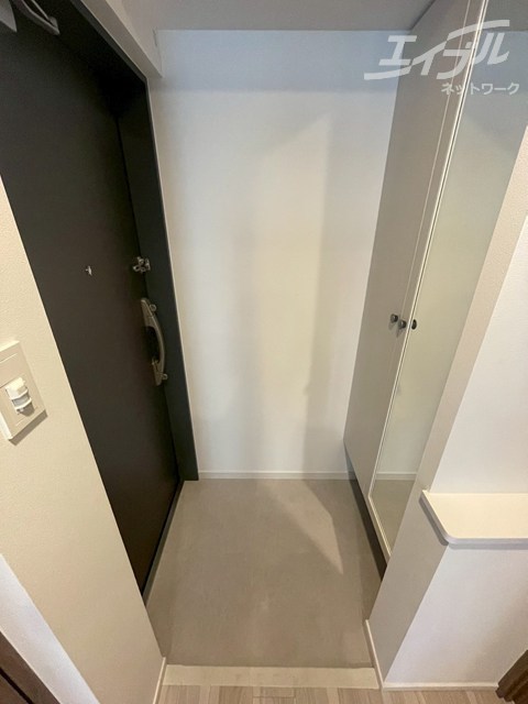 玄関　全身鏡付いてます。