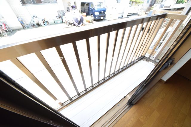 バルコニー　陽当たり良好なバルコニーです