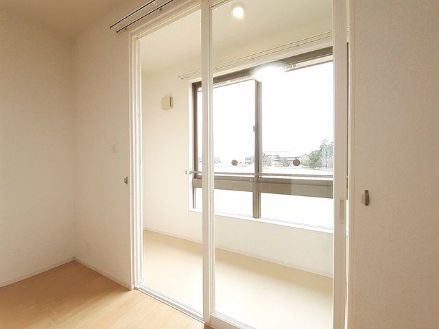 バルコニー　雨の日でも安心のサンルームです