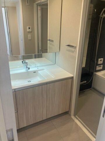 洗面設備　広い洗面スペース