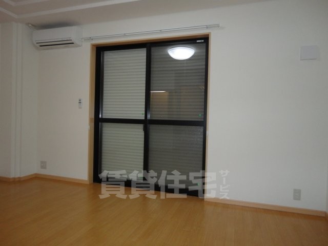 居室・リビング　ペアガラス・シャッター雨戸