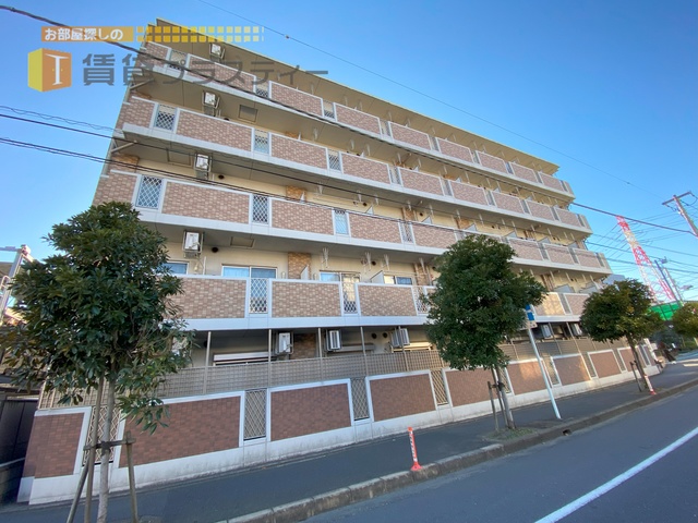 建物外観　前面開けていて開放感あります