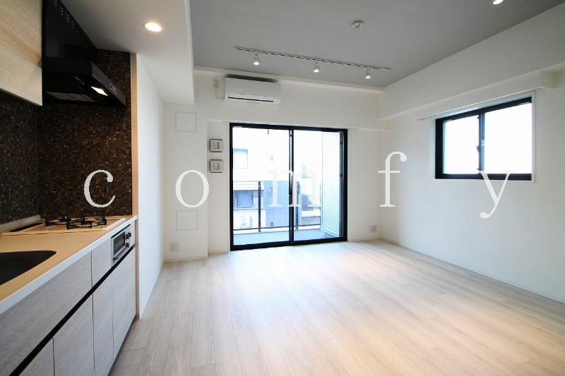 居室・リビング　２面採光のリビング