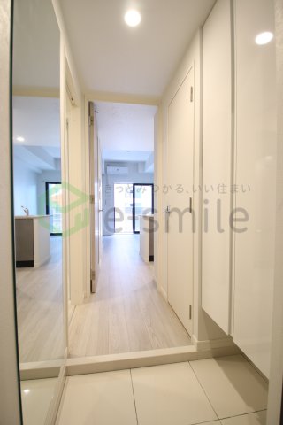 玄関　収納もある玄関です